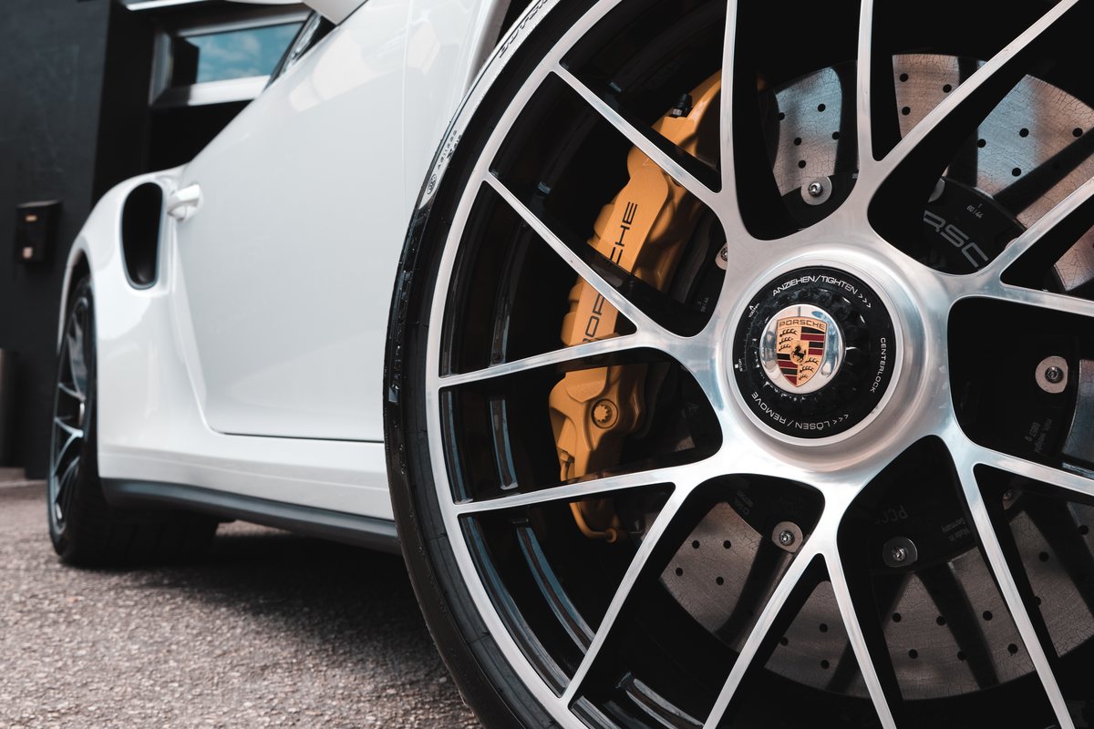 Porsche 911 Turbo S: llanta y pinza de freno